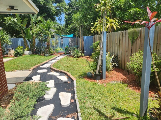 Building Photo - 452 Martin Ave