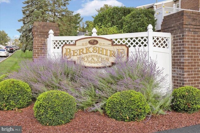 Building Photo - 2900 State Hill Rd