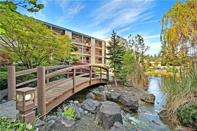 Building Photo - MARINER MANOR IS A PEACEFUL SOUND VIEW CONDO