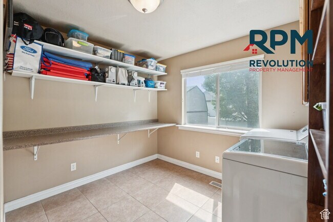 Building Photo - "Spacious 6-Bed Gem with Granite Touches & Cozy Fireplace in Morgan!"