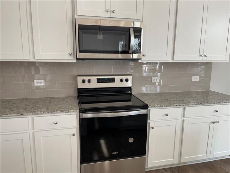 Building Photo - 240 Summerwood Ln