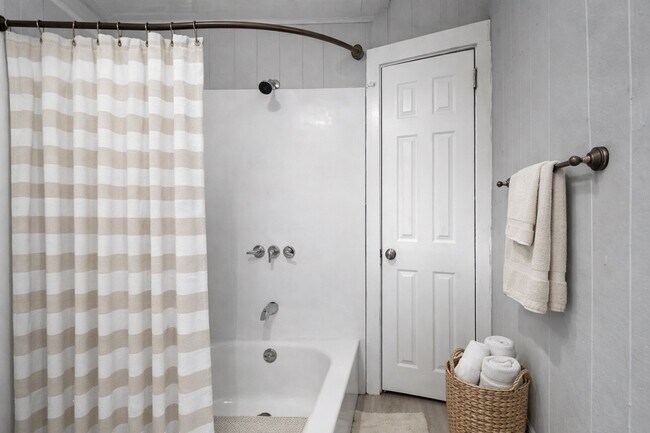 Building Photo - 28 Lydia St