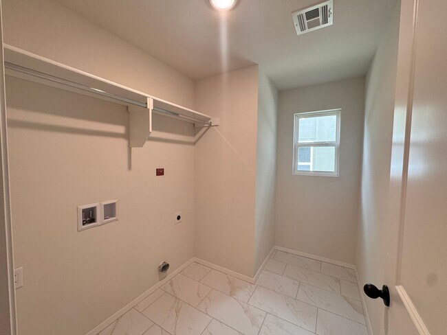 Building Photo - Brand New - 4 bedroom, 2.5 bath, 2 car garage in Bixby Ok