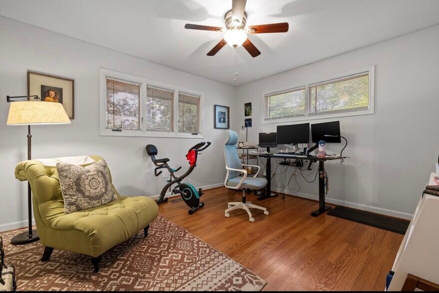 Building Photo - 1627 Fernwood Cir