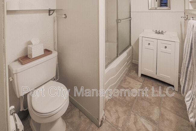 Building Photo - 813 S Belnord Ave