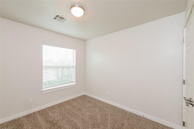 Building Photo - 508 NW 179th Cir