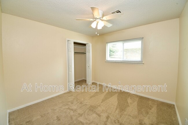 Building Photo - 401 N Fir Pl