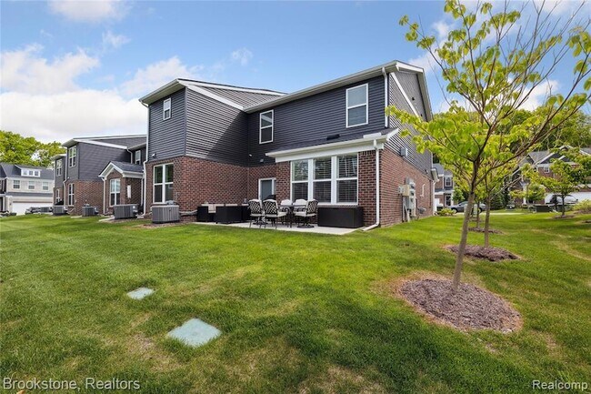 Building Photo - 765 Hummingbird Dr