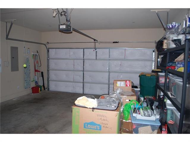 Building Photo - 945 Wellington Dr