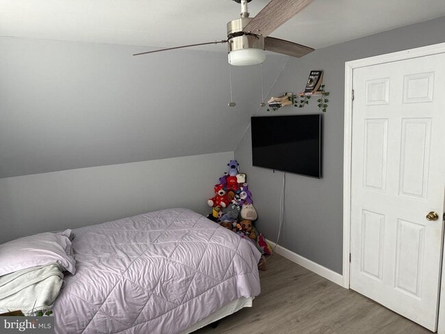 Building Photo - 27 Middleton Ln