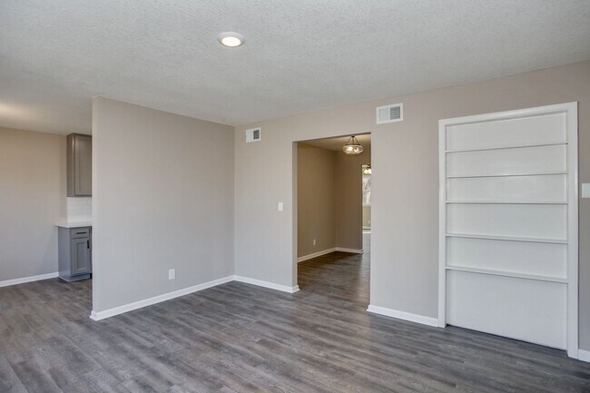 Building Photo - Beautiful Three Bedroom, Two Bathroom