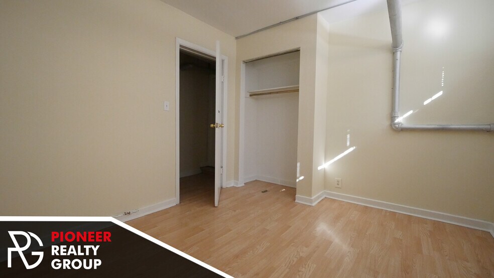 Building Photo - 4423 N Wolcott Ave
