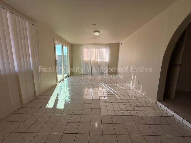 Building Photo - 4717 N 82nd Ave