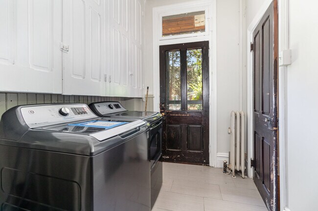 Building Photo - 1005 N 2nd St