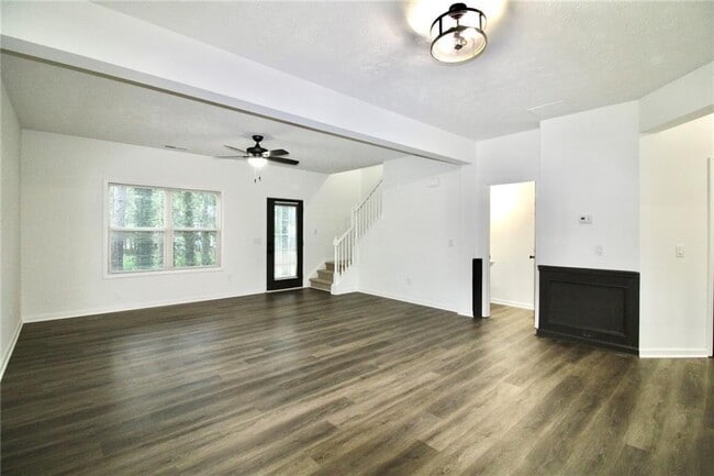 Building Photo - 2555 Flat Shoals Rd