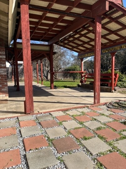 Building Photo - 1176 Robert Dr