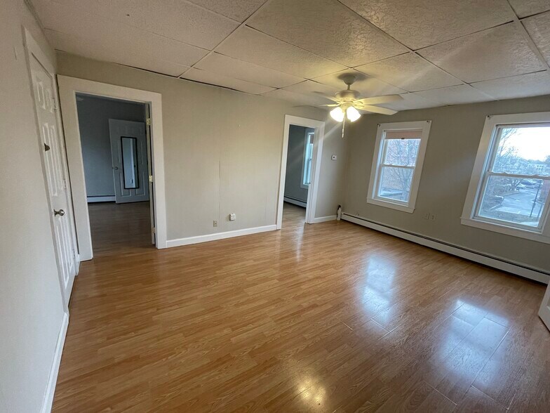 Living Room - 75 Saunders St