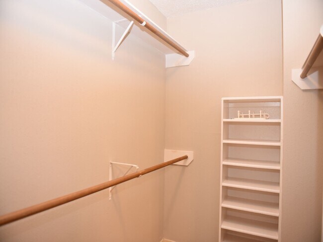 Building Photo - 9211 Rocky Valley Dr
