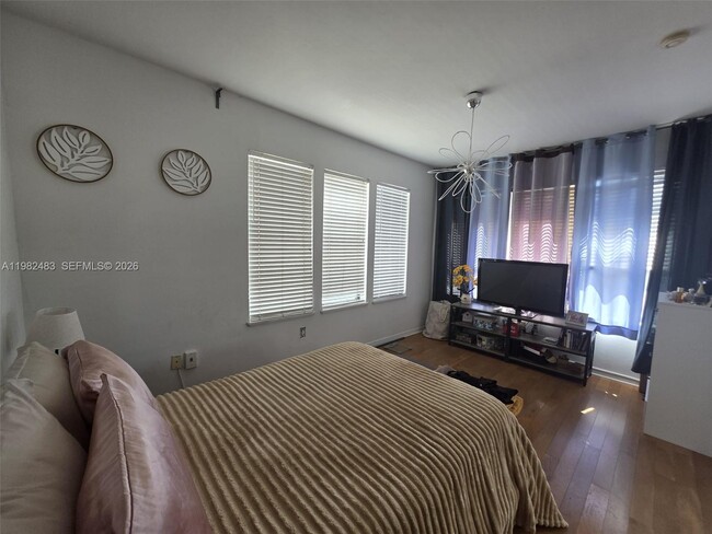 Building Photo - 1027 Pennsylvania Ave