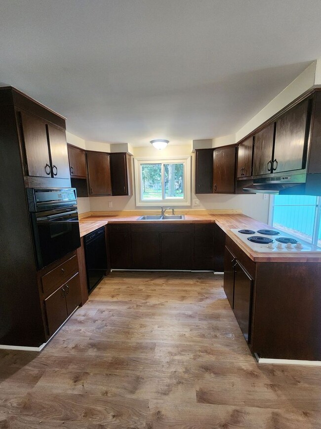 Building Photo - Now leasing for July 1st!