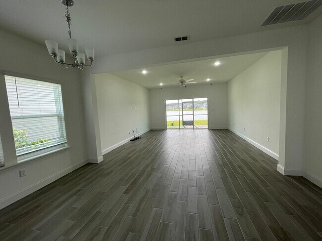 Building Photo - 182 Pine Candle Way