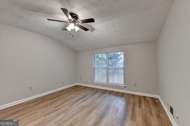Building Photo - 2115 Glynmoore Dr