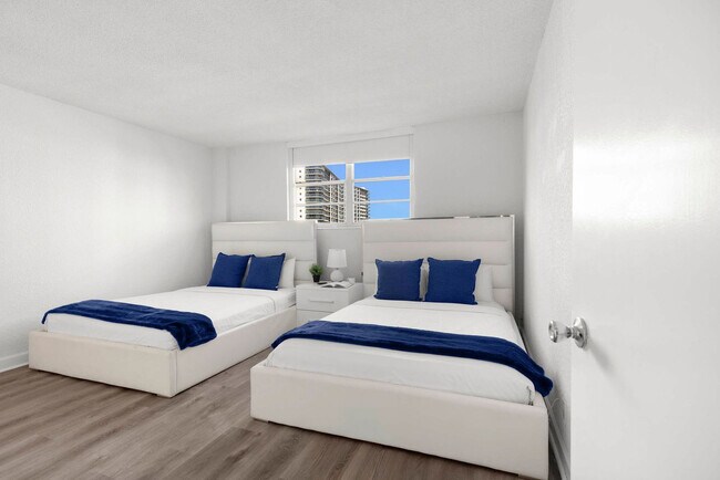 Building Photo - 4001 S Ocean Dr