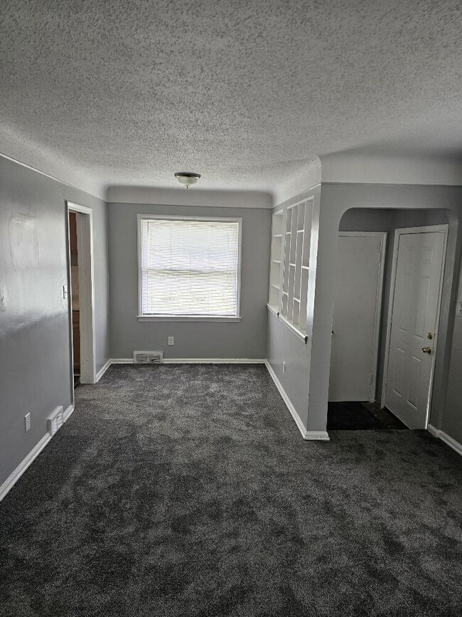 Building Photo - 5130 Outer Dr E