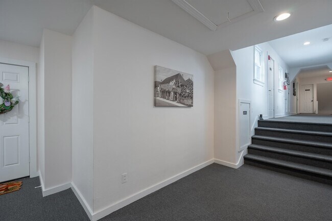 Building Photo - 11 Aviles St