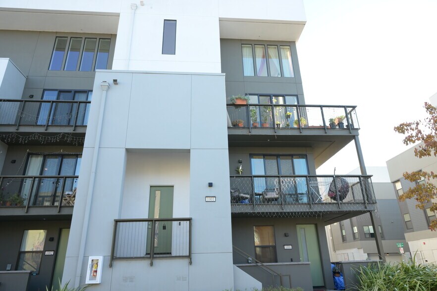 Building Photo - 45139 Challenge Cmn