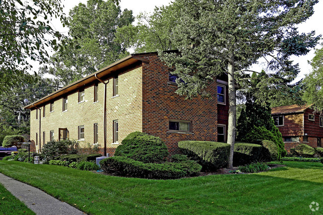 Building Photo - Catalpa Park Manor