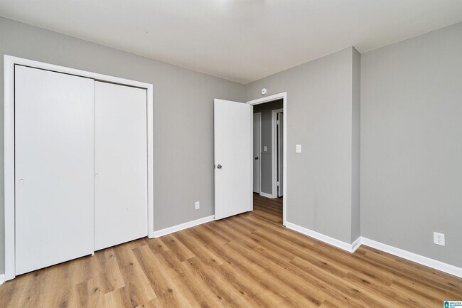 Building Photo - 236 Clifton St