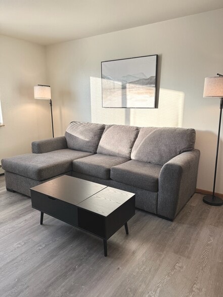 Building Photo - 1526 Lake Elmo Dr