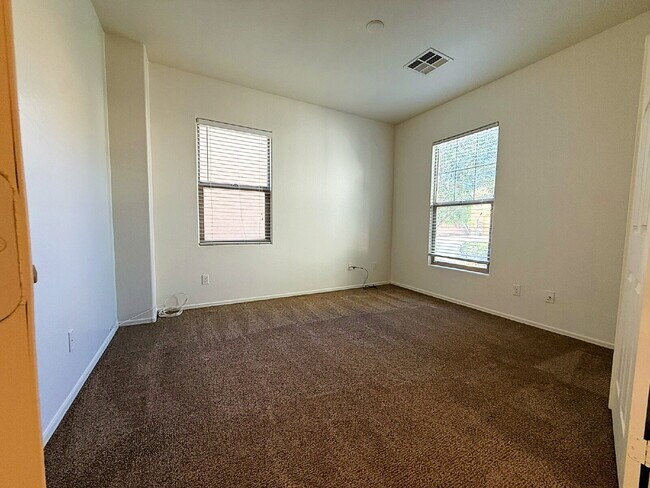 Building Photo - Charming Glendale Home with Spacious Lot & Prime West Valley Location!