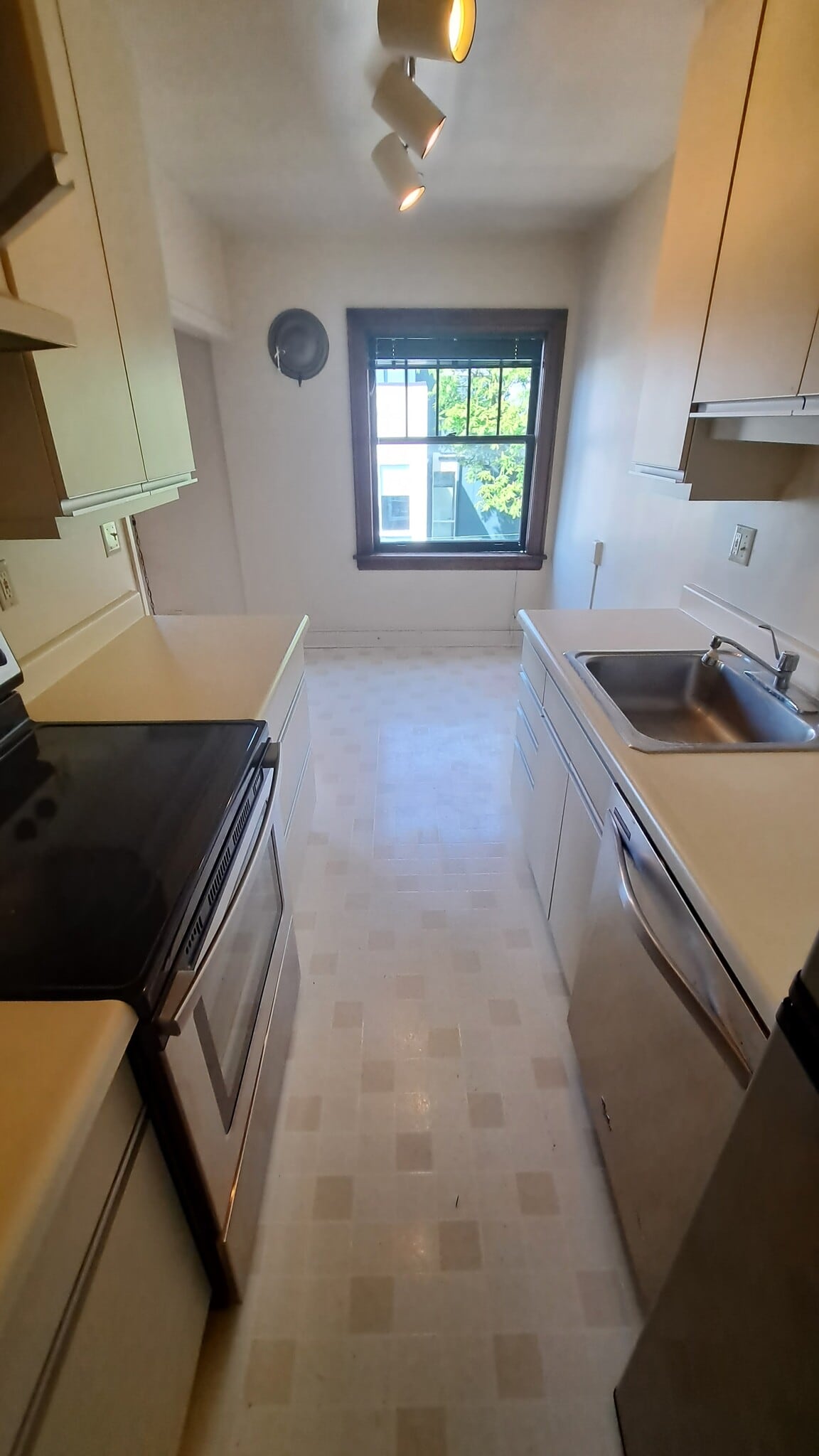 Building Photo - 1631 16th Ave