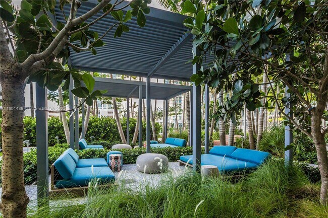 Building Photo - 650 NE 32nd St