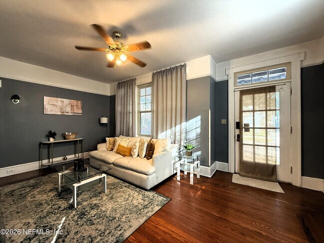 Building Photo - 146 W 6th St