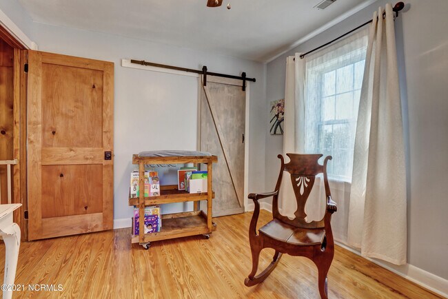 Building Photo - 2681 Island Dr