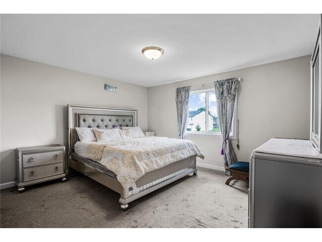 Building Photo - 2117 Cleveland Ln S