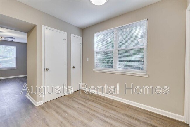 Building Photo - 308 W Buena Vista Ave