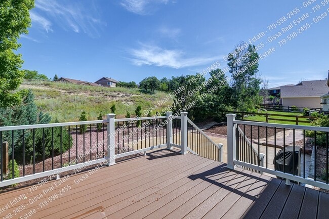Building Photo - This beautiful 4 bedroom, 3 1/2 bathroom, ...