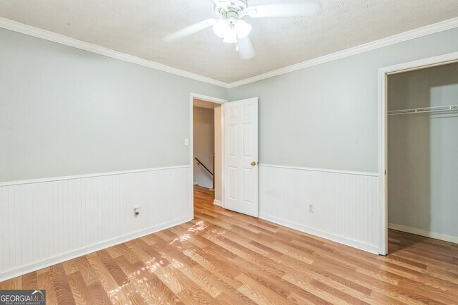 Building Photo - 2140 Kings Gate Cir SW