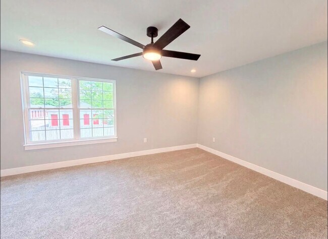 Building Photo - 80 Wooded Ridge Dr