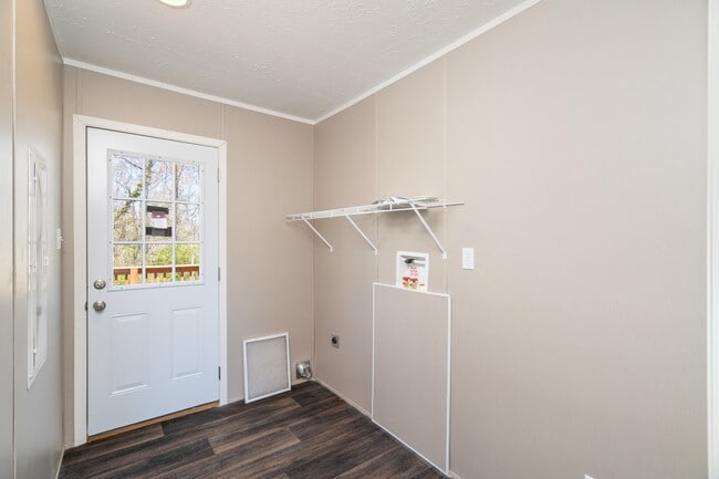 Building Photo - 456 W Outer Dr