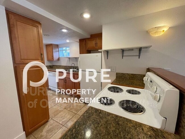 Building Photo - 4004 NE Mallory Ave