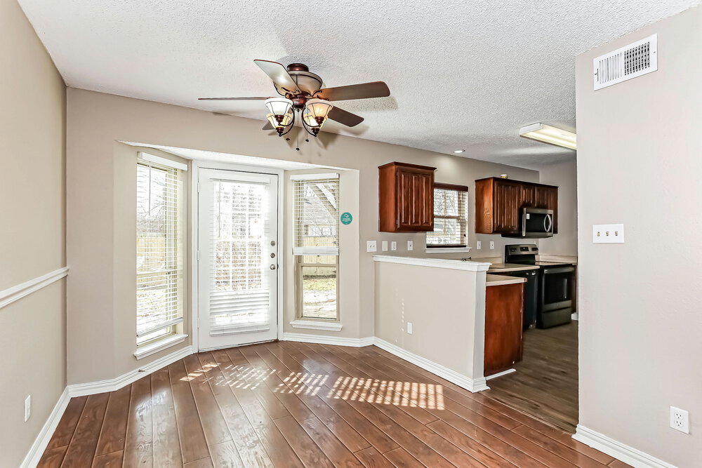 Building Photo - 511 Rosewood Ln