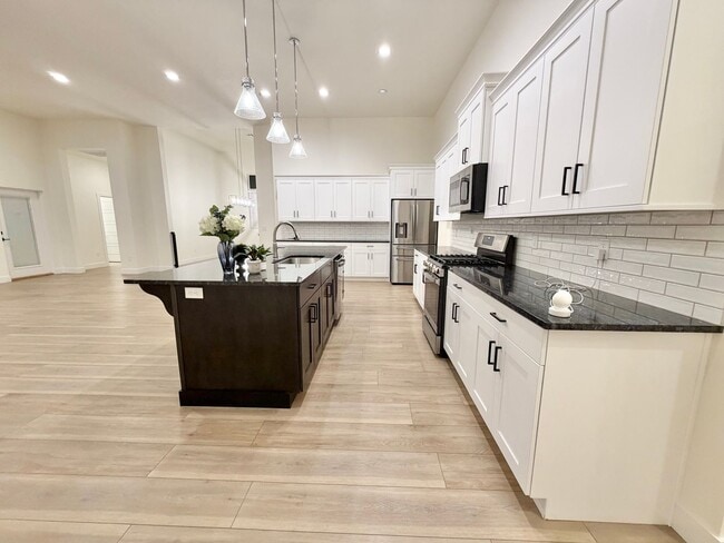 Building Photo - Beautiful 3 Bed Home!