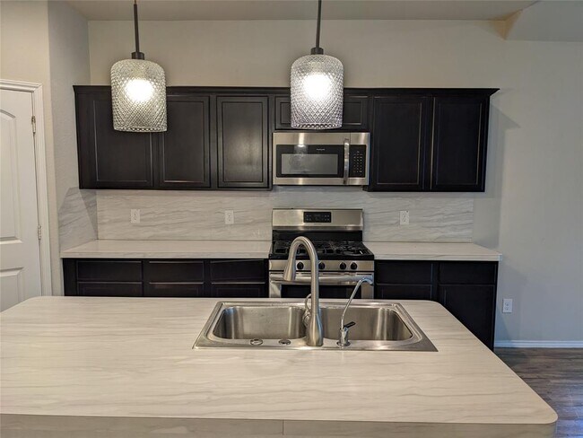 Building Photo - 6122 Purple Iris St