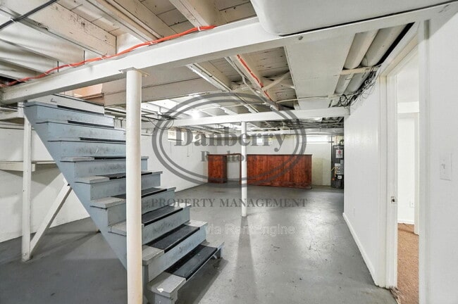 Building Photo - 822 Searles Rd