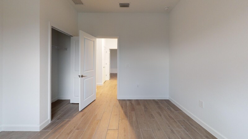 Building Photo - 7955 Lakes Edge Ln